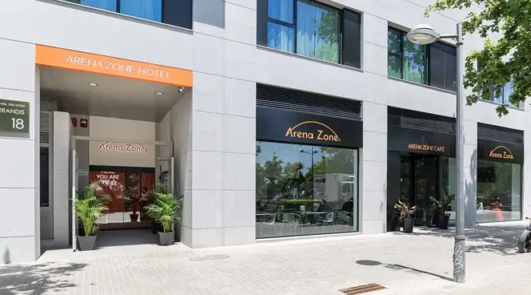 Arena Zone Hotel & Café